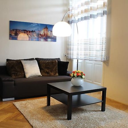 Royal Prague Apartment Celakovskeho Sady Exterior photo