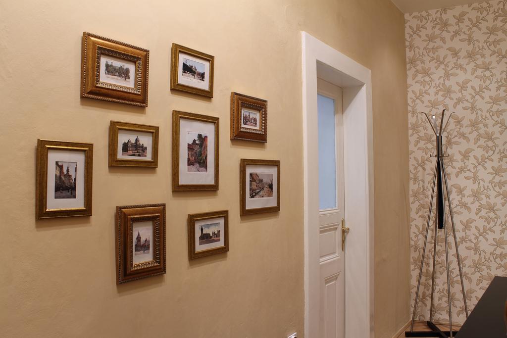 Royal Prague Apartment Celakovskeho Sady Exterior photo